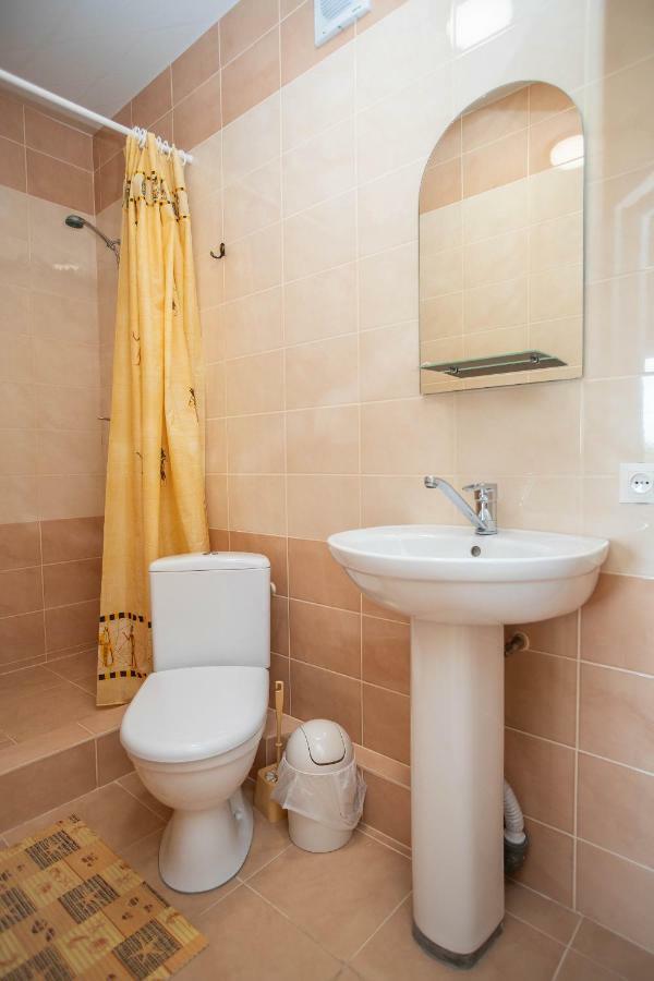 Amalia Hotel Zaliznyy Port Ngoại thất bức ảnh