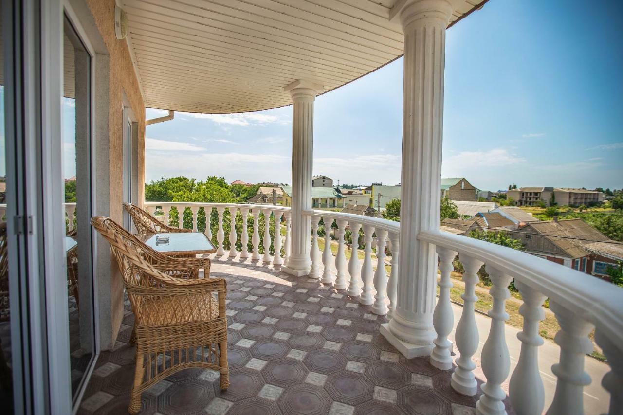 Amalia Hotel Zaliznyy Port Ngoại thất bức ảnh