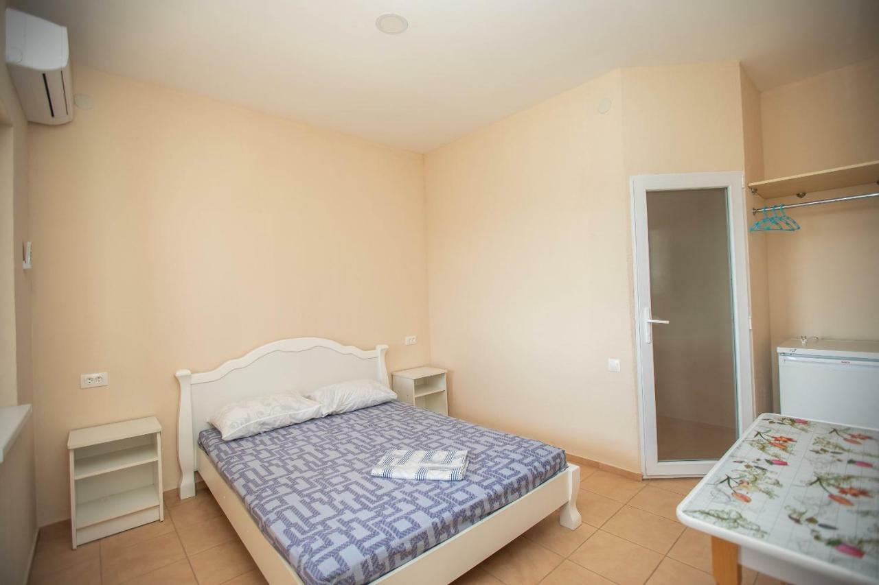 Amalia Hotel Zaliznyy Port Ngoại thất bức ảnh