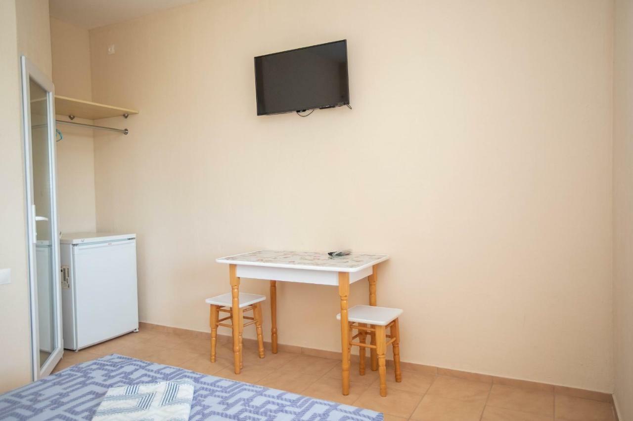 Amalia Hotel Zaliznyy Port Ngoại thất bức ảnh